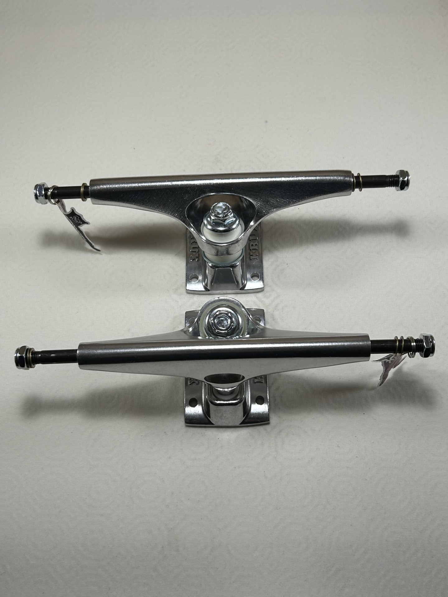 Trucks Krux 9" silver 162mm Hanger