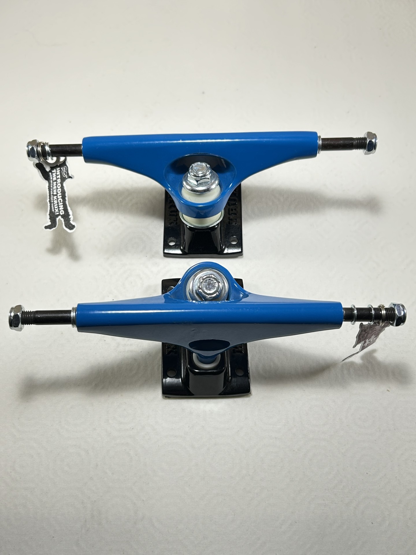 Trucks Krux 8.25" bleu 144mm Hanger