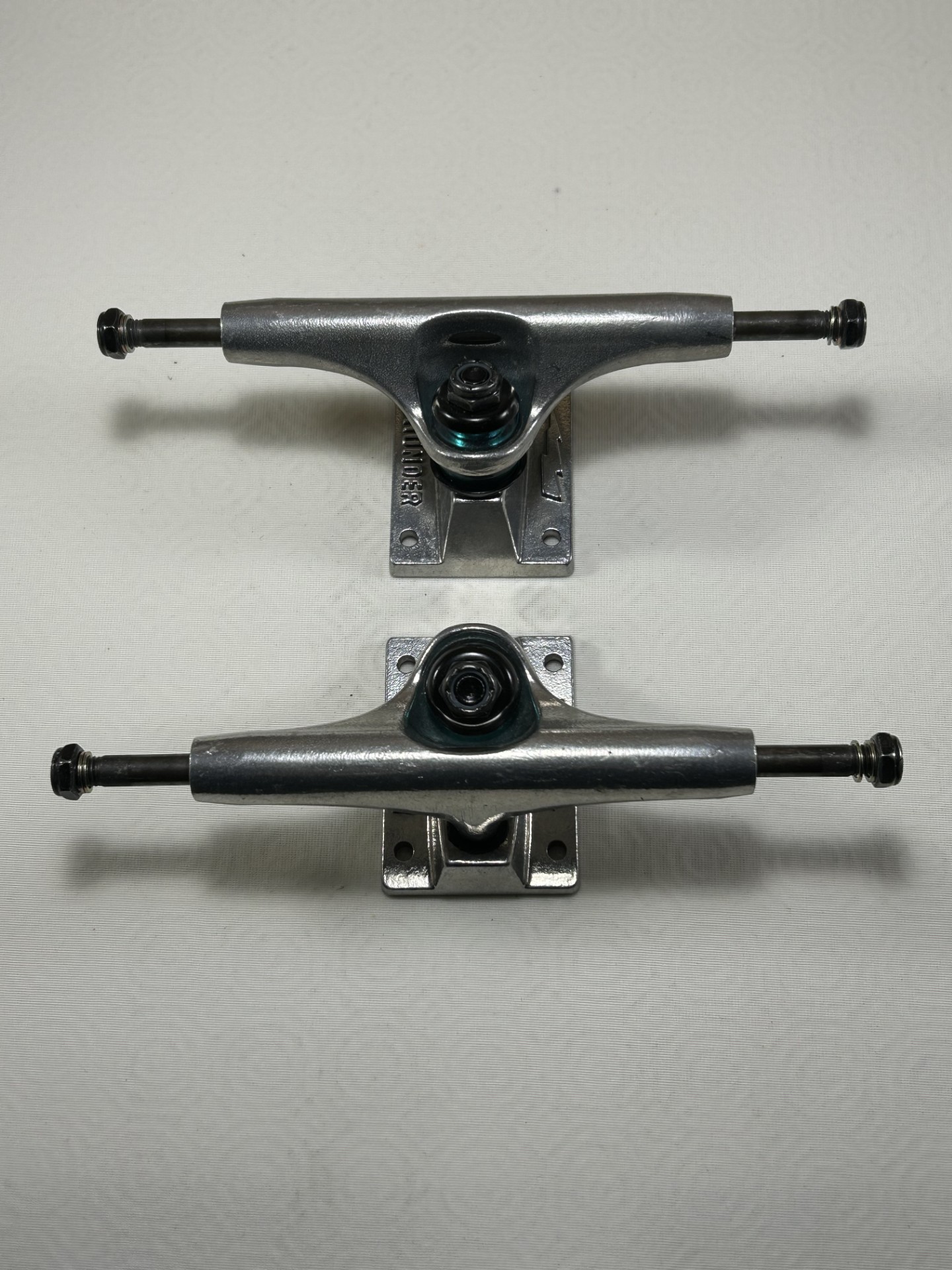 Trucks Thunder T147 Silver 139mm Hanger – Image 3