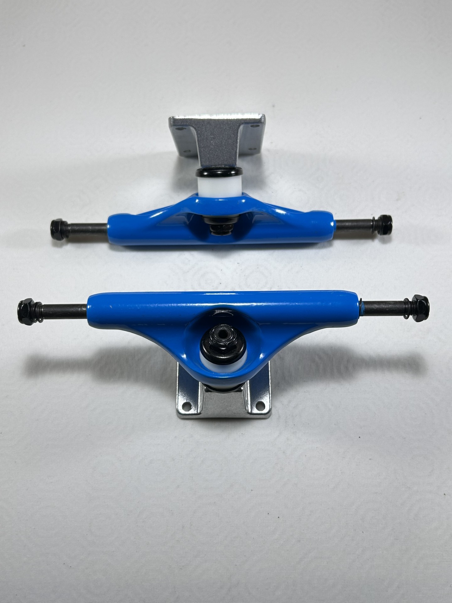 Trucks Trigger hollow bleu 139mm Hanger – Image 3