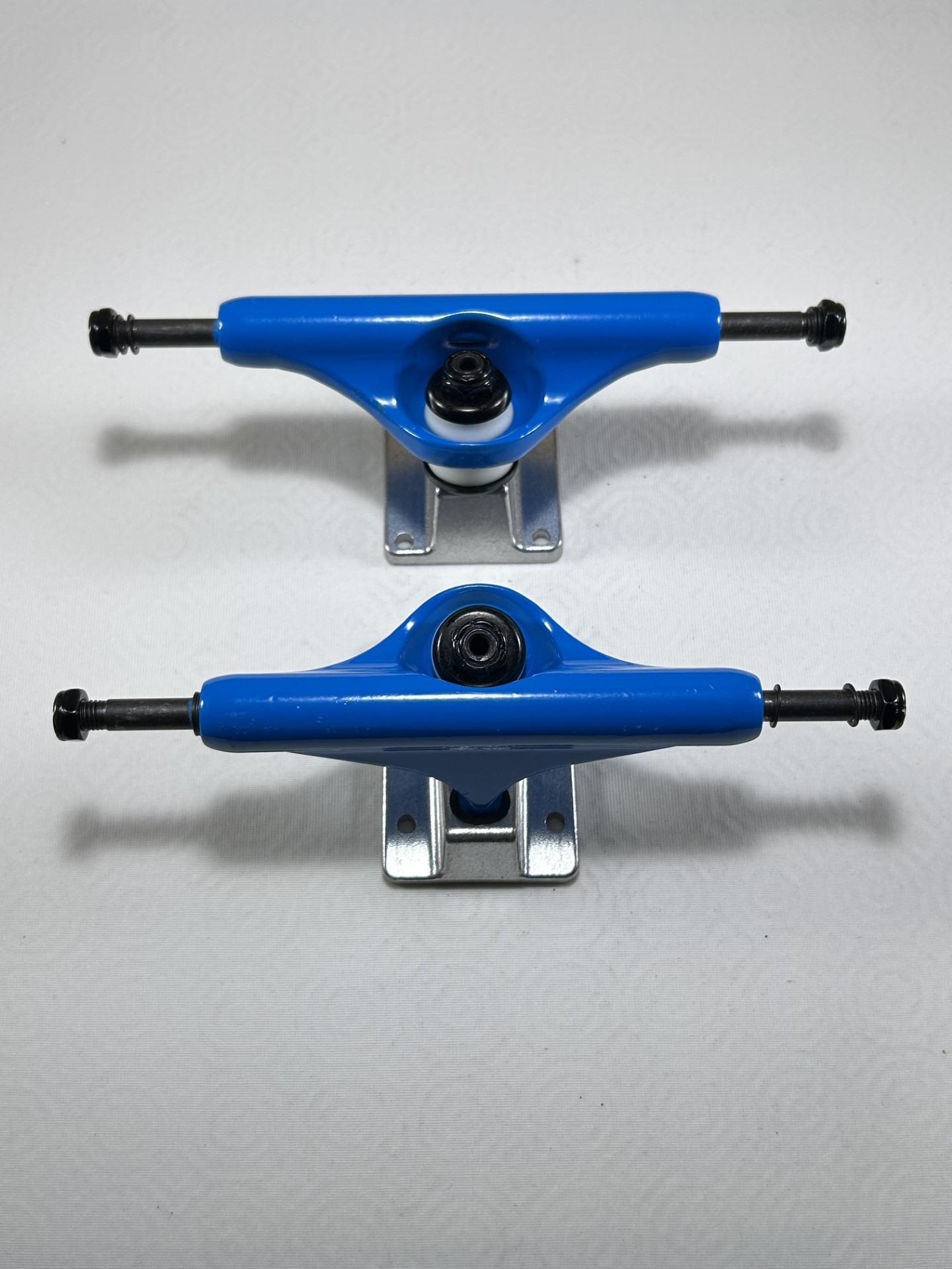 Trucks Trigger hollow bleu 139mm Hanger